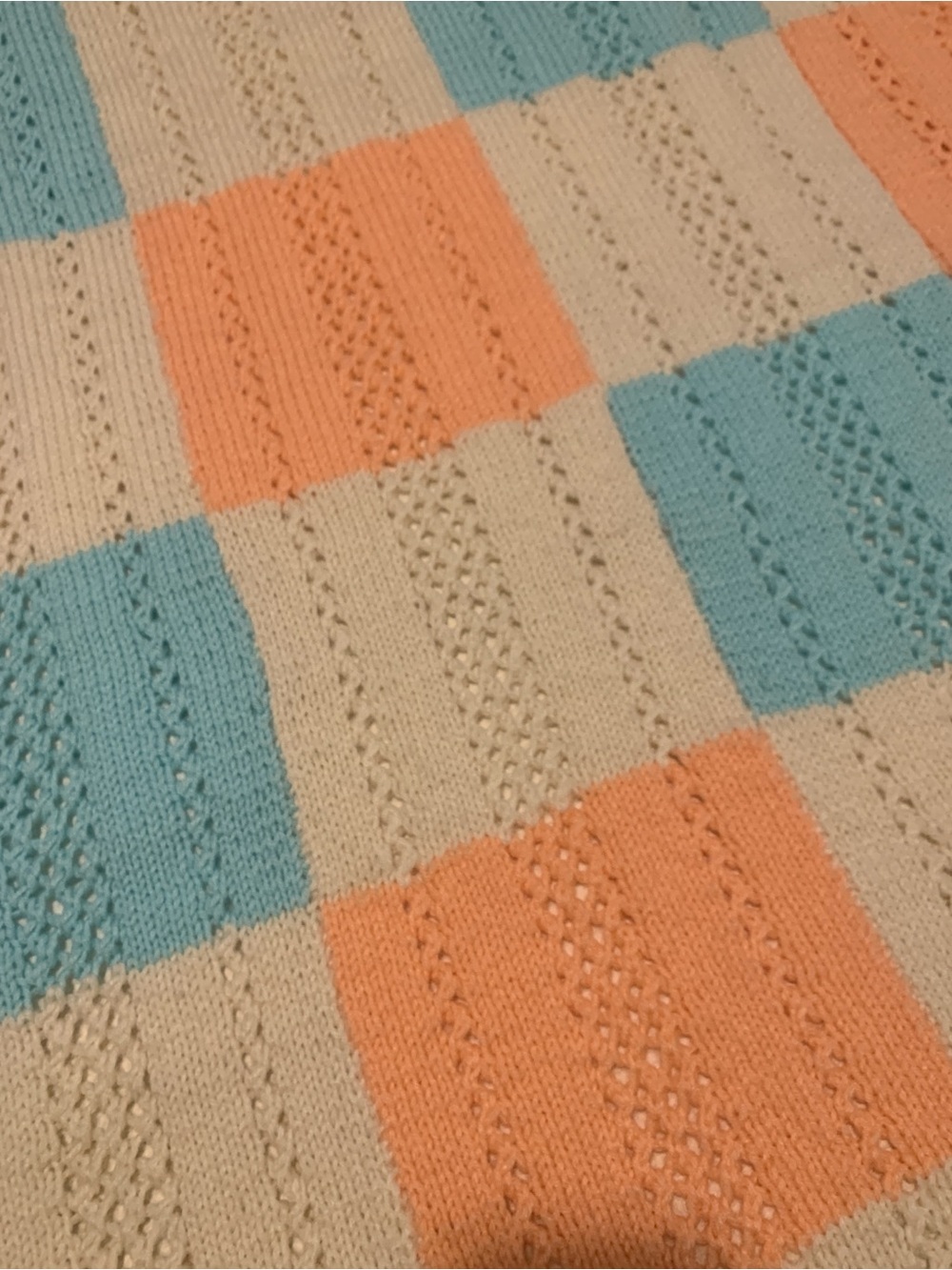 Excellent Condition Small Knit Throw - Picture 4 of 5
